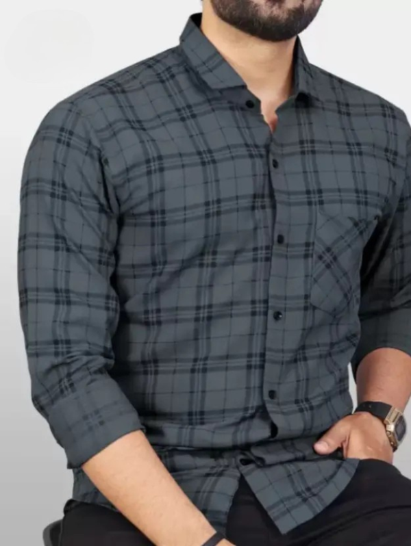 Men Regular Fit Checkered Casual Shirt