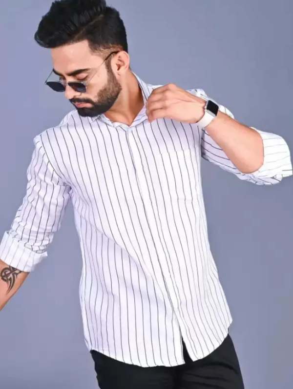 Men Slim Fit Striped Spread Collar Casual Shirt