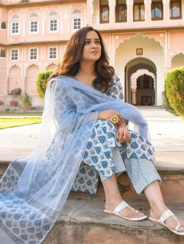 Women Cotton Blend Kurta Pant Dupatta Set