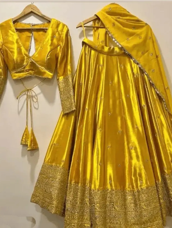 Solid, Embroidered Semi Stitched Lehenga Choli (Yellow)