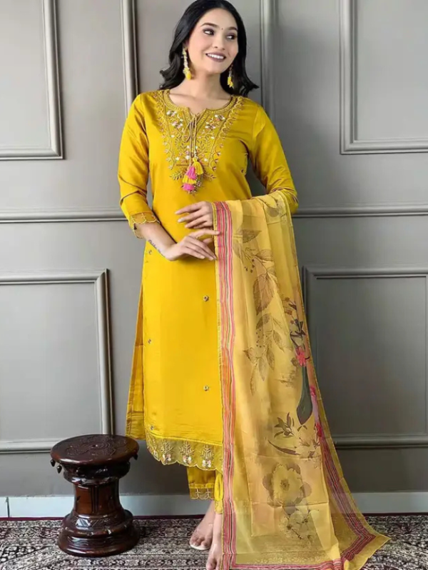 Women Silk Blend Kurti Pant Dupatta Set